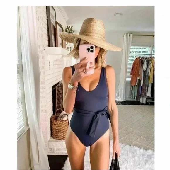 Shade and Shore One Piece Swimsuit - Picture 3 of 5